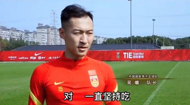 大奶警花